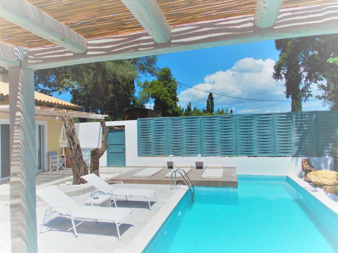 Nikos * Kastellanoi (Parelioi, Corfu)